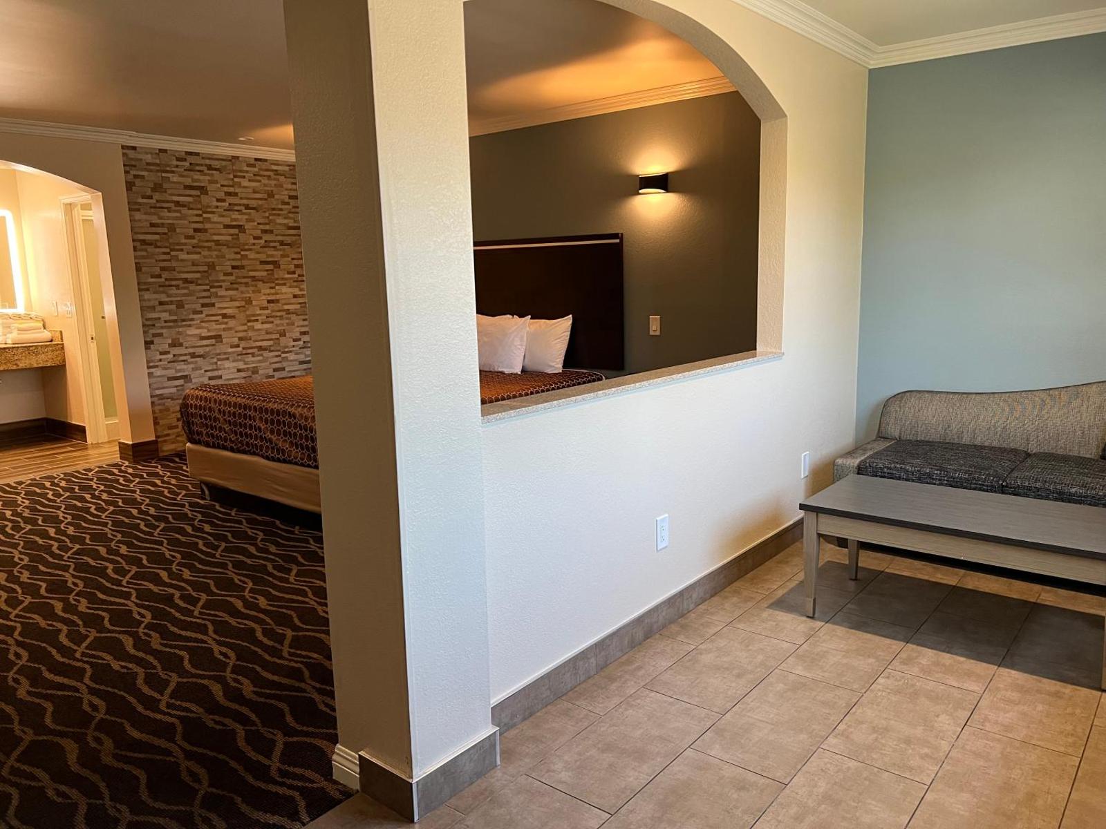 Walnut Inn & Suites West Covina
