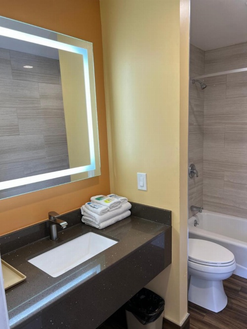 Walnut Inn & Suites West Covina image 21