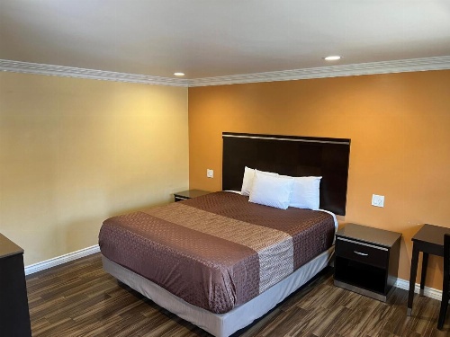 Walnut Inn & Suites West Covina image 23