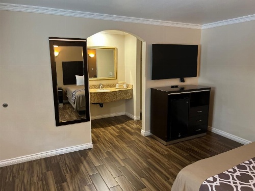 Walnut Inn & Suites West Covina image 25