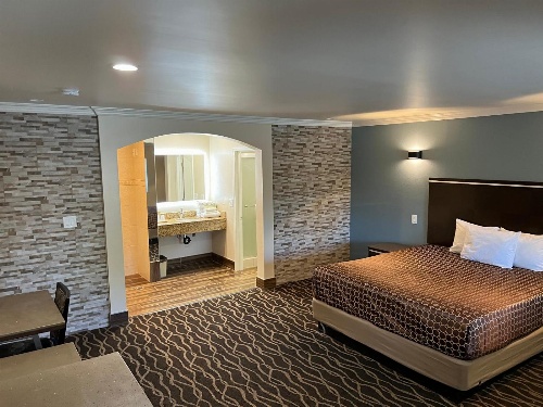 Walnut Inn & Suites West Covina image 3