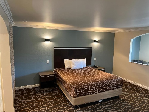 Walnut Inn & Suites West Covina image 4