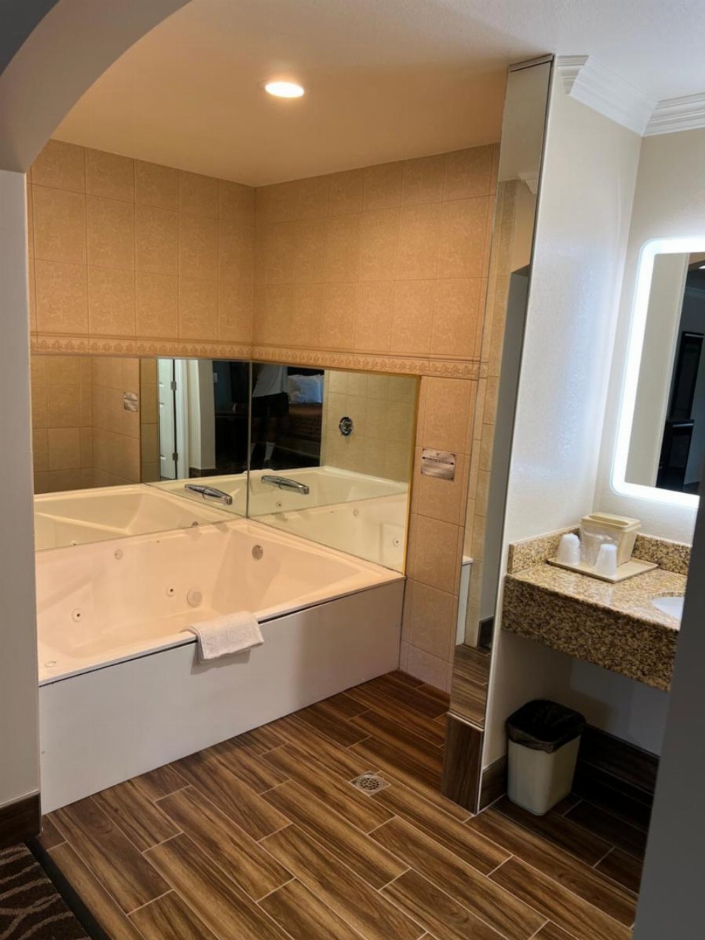 Walnut Inn & Suites West Covina