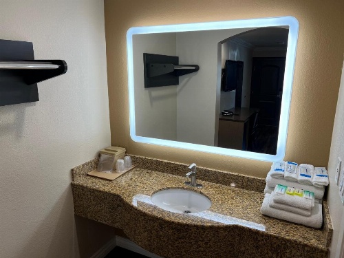 Walnut Inn & Suites West Covina image 9